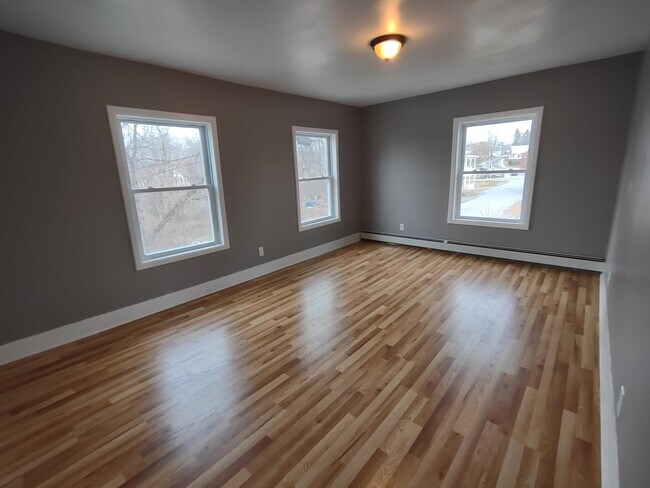 Building Photo - 16 Factory St