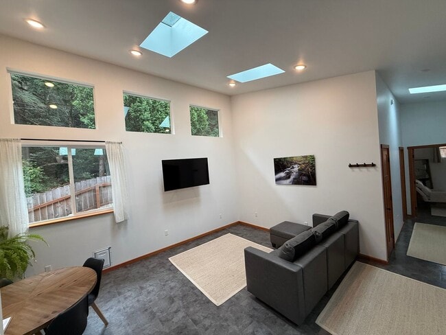 Building Photo - Furnished Modern Home for Rent – 2 Bedroom...