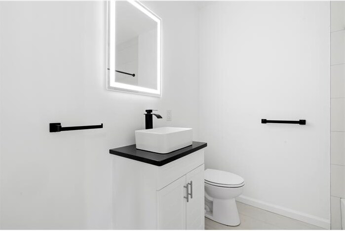 Building Photo - 4250 Lancaster Ave