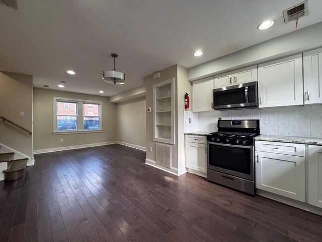 Building Photo - Charming 2 Bed 1.5 Bath Townhome In Beautiful Lily Ponds