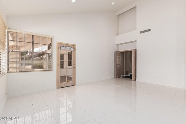 Building Photo - 9665 E Cochise Dr