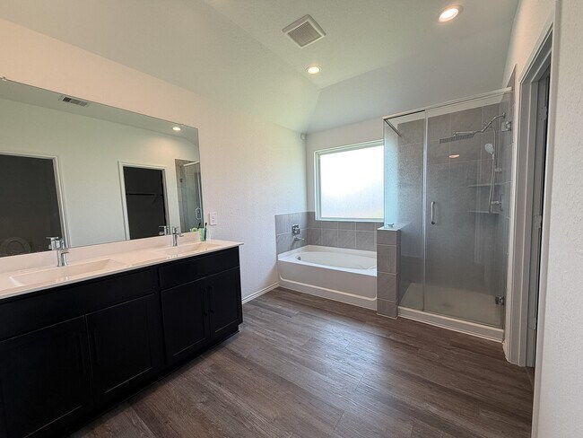 Building Photo - 3101 Emerald Ocean Dr