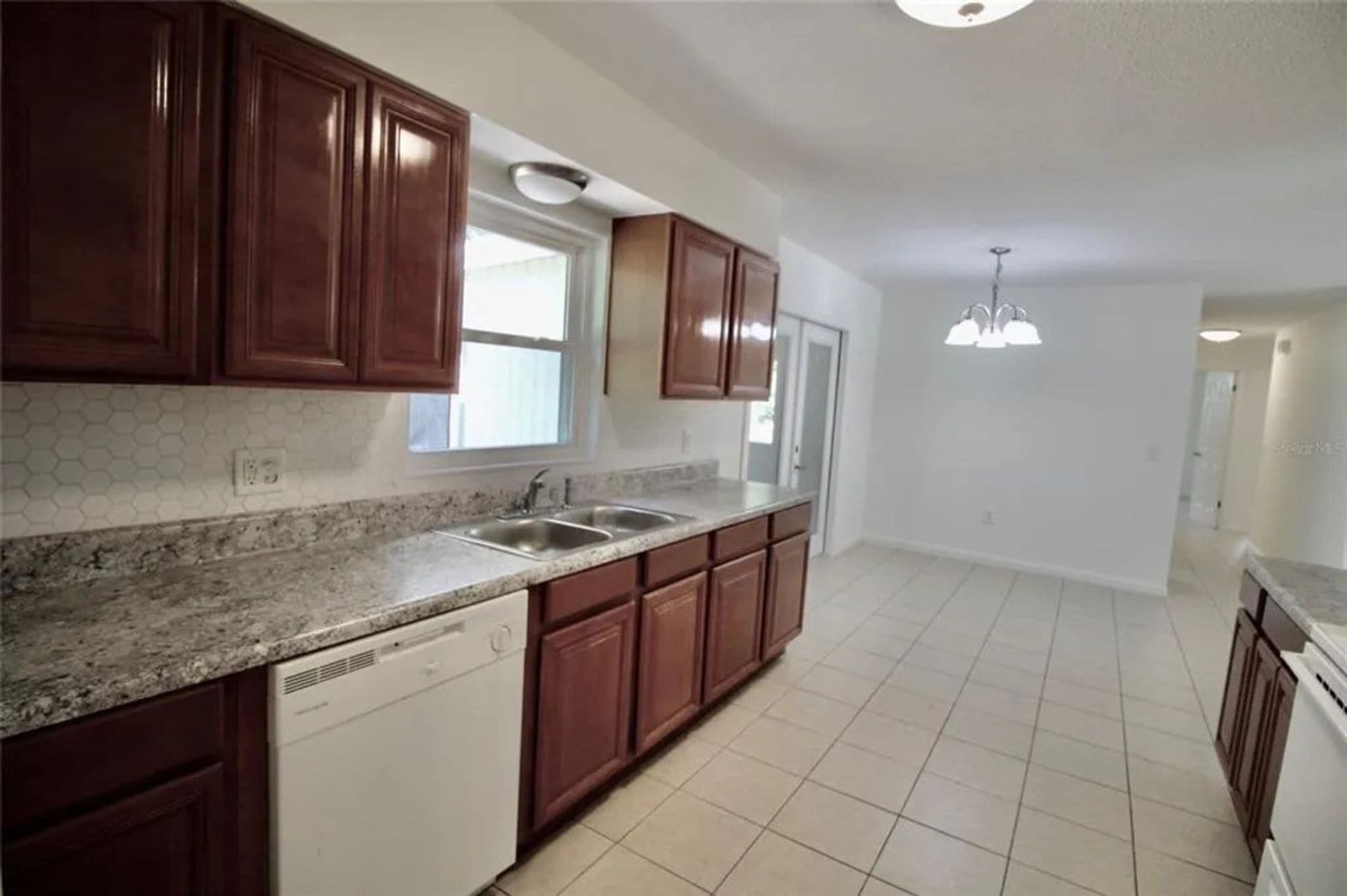 Building Photo - 2912 NE 25th Ct