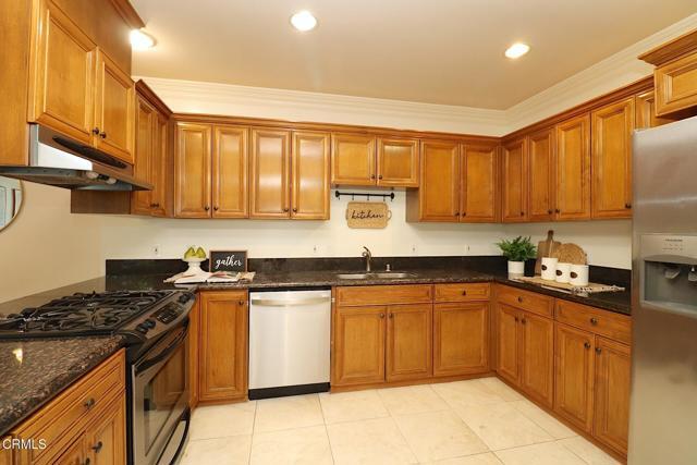 Building Photo - 3855 Ingraham St