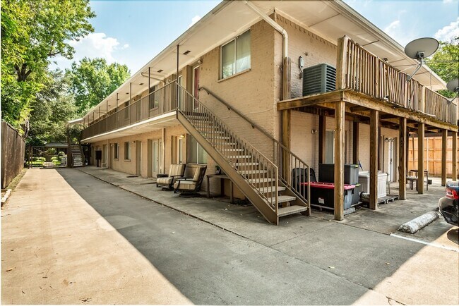 Building Photo - 4931 Junius St