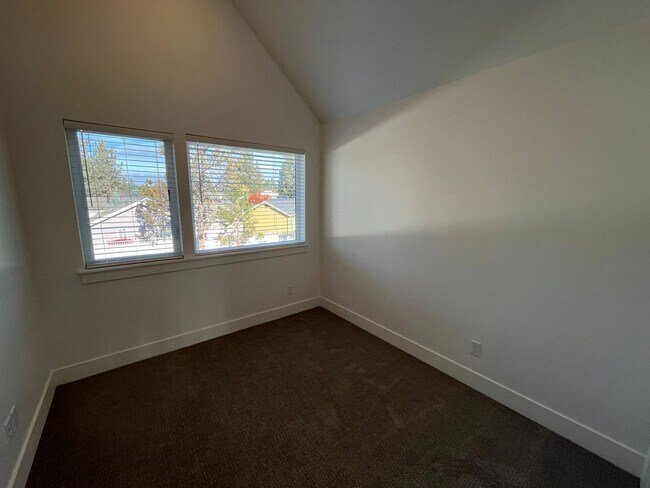 Building Photo - New Construction Townhome in Sisters