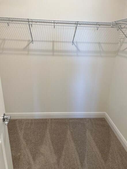 Building Photo - 3862 Knotty Pne St