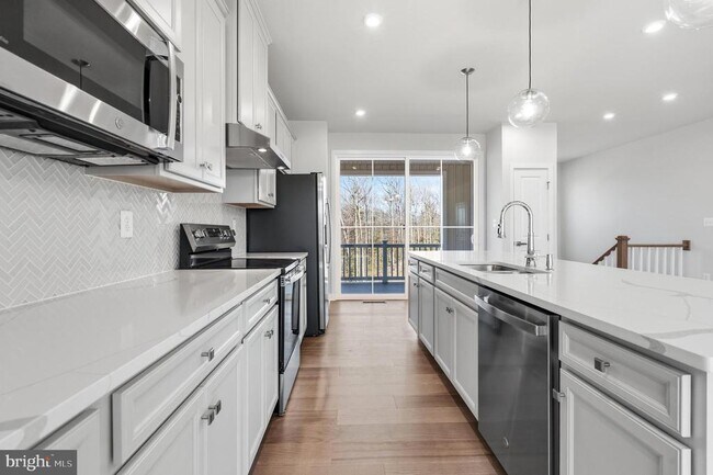 Building Photo - 9399 Edenderry Dr