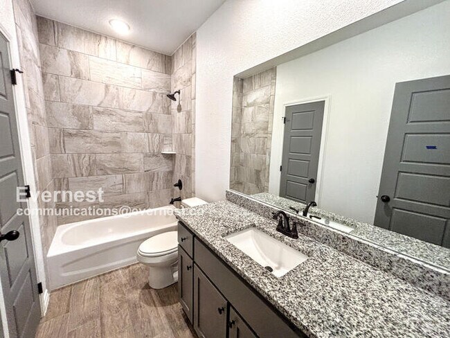 Building Photo - 2119 Hornbeam St