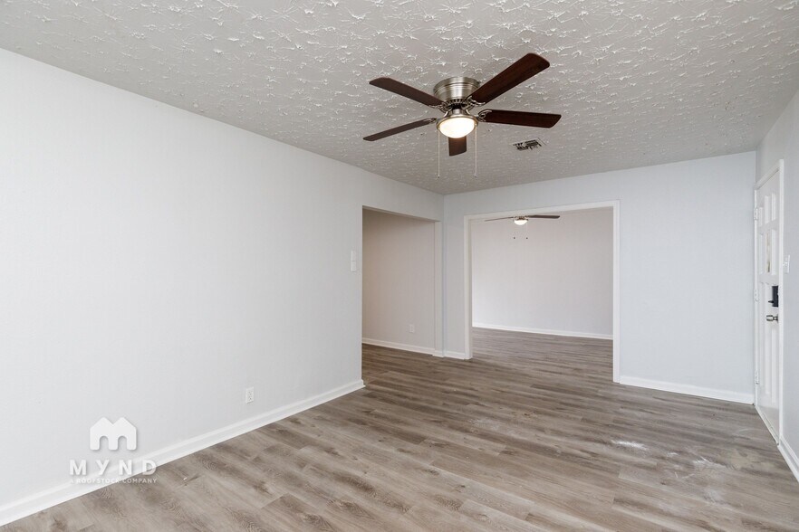 Building Photo - 2149 Karen Dr