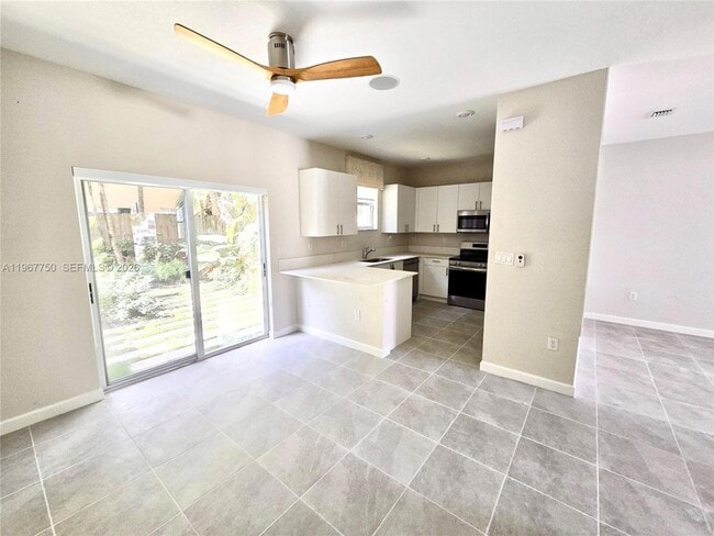 Building Photo - 1332 SE 26th Ter