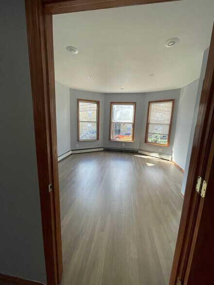 Building Photo - 630 Elm St