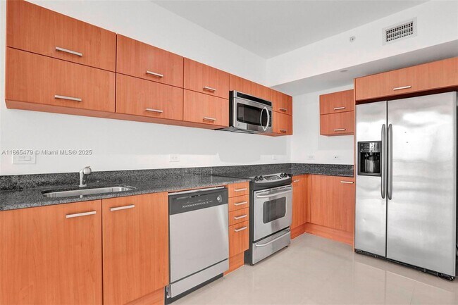 Building Photo - 350 S Miami Ave