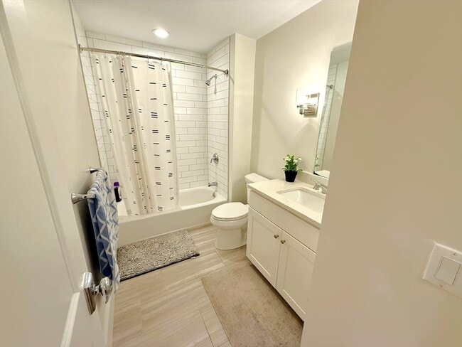Building Photo - 7 Lily Pond Ln