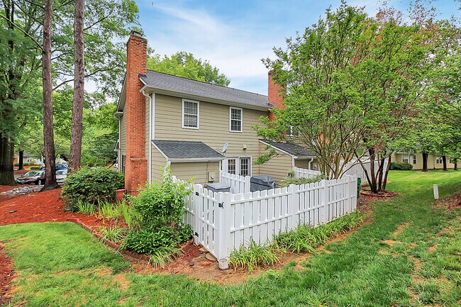 Building Photo - 2754 Tiergarten Ln