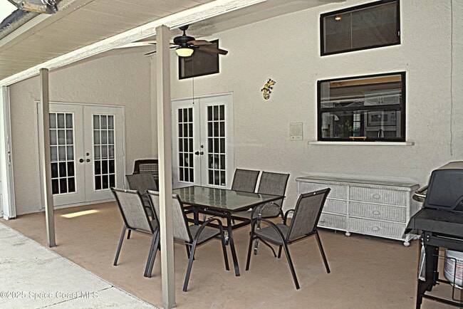 Building Photo - 285 Utopia Cir