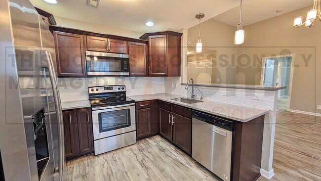 Building Photo - 518 Sourwood Dr