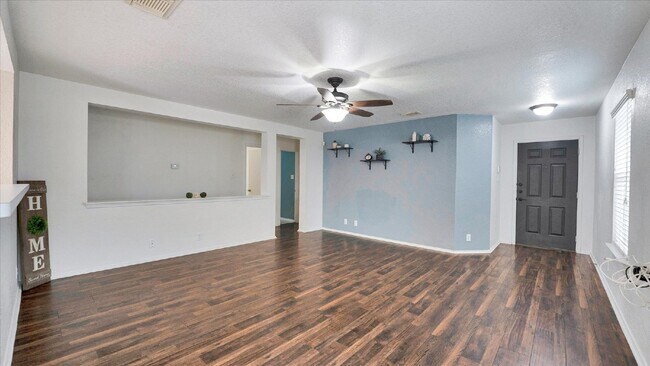 Building Photo - "Charming 3-Bedroom Home with 2 Full Baths in New Braunfels – 1,425 Sq Ft of Comfort on Cherokee ...