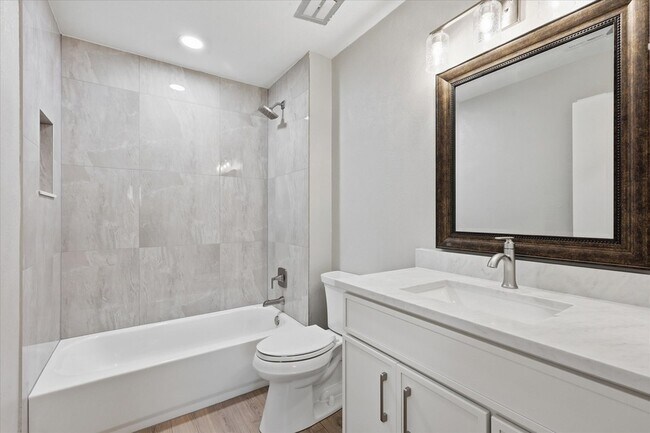 Building Photo - 2132 Bordeaux Dr
