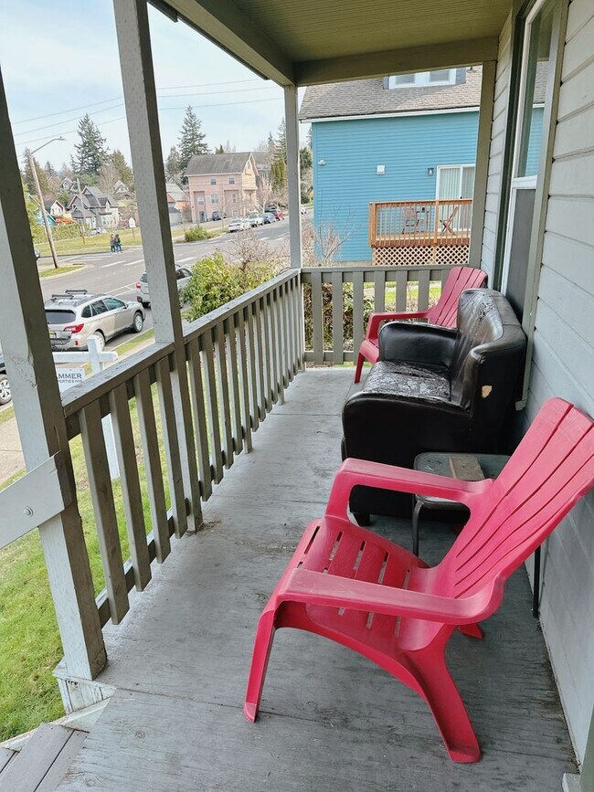 Building Photo - PRELEASE: 4bd/2ba next to Aslan Brewing Downtown