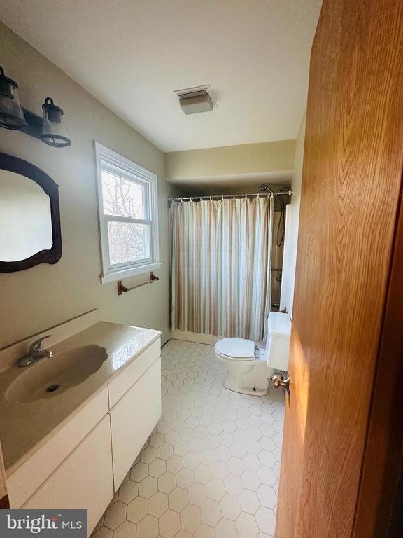 Building Photo - 15 Cherrywood Dr