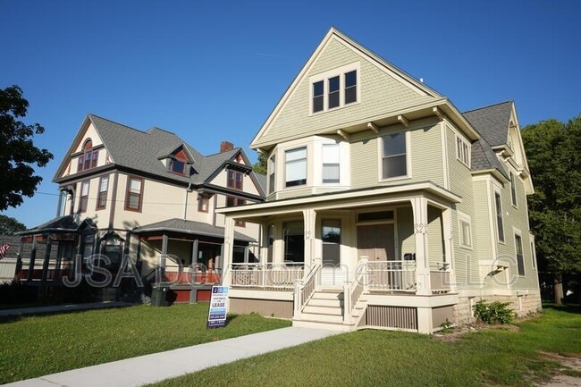 Building Photo - 519 E 3rd St