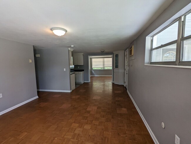 Building Photo - Nicely Sized One Bedroom House in Bevelry ...
