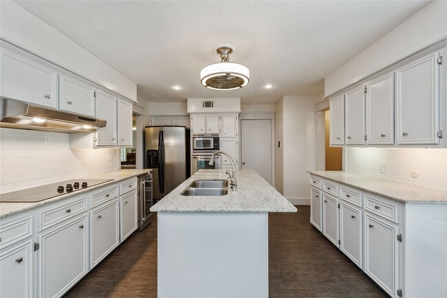 Building Photo - 2824 S Logrun Cir