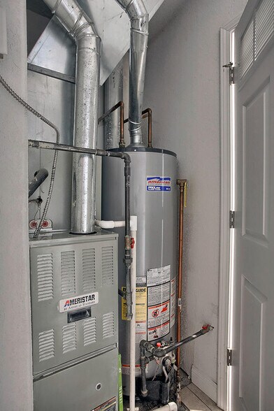 Building Photo - 703 N Prairie View Rd