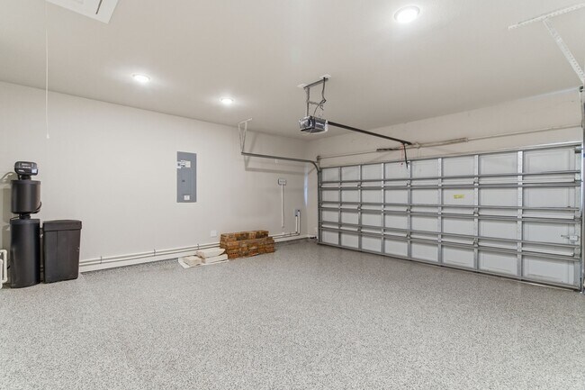 Building Photo - 22515 Bassett Hollow Ln