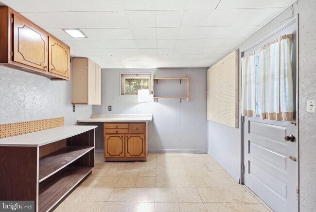 Building Photo - 6605 Grey Fox Dr