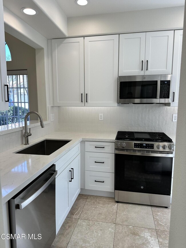 Building Photo - 4895 Martona Dr
