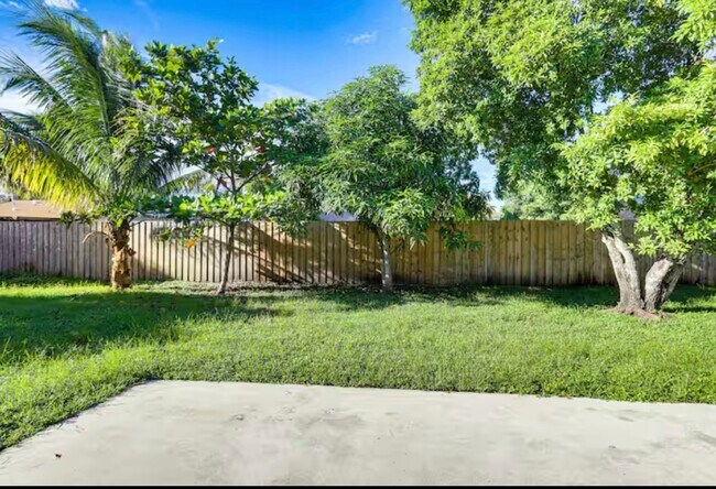 Building Photo - 6877 Athena Dr