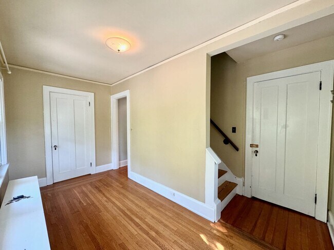 Building Photo - 505-507 W McMillan