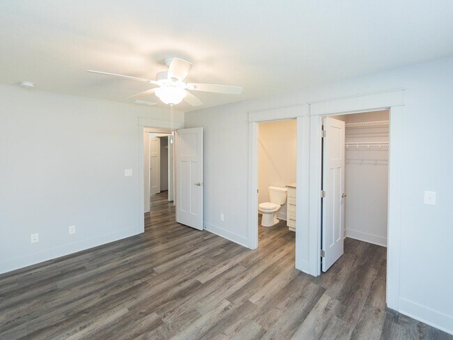 Building Photo - 1240 W Rangeview Cir