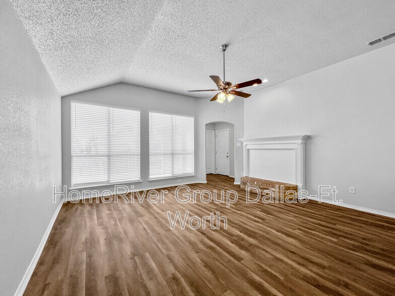 Building Photo - 3318 Lochwood Dr