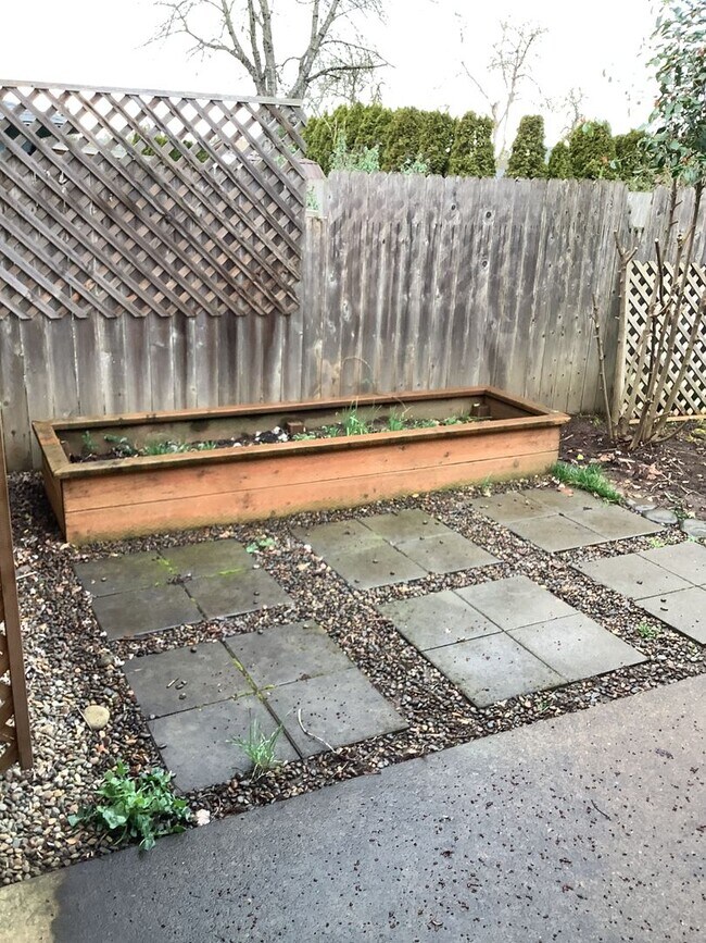 Building Photo - Bluebell Duplex