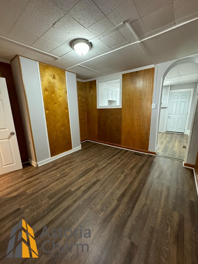 Building Photo - 1BD/1BA + Den Townhouse For Rent!
