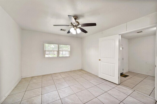 Building Photo - 214 Schilling Ave