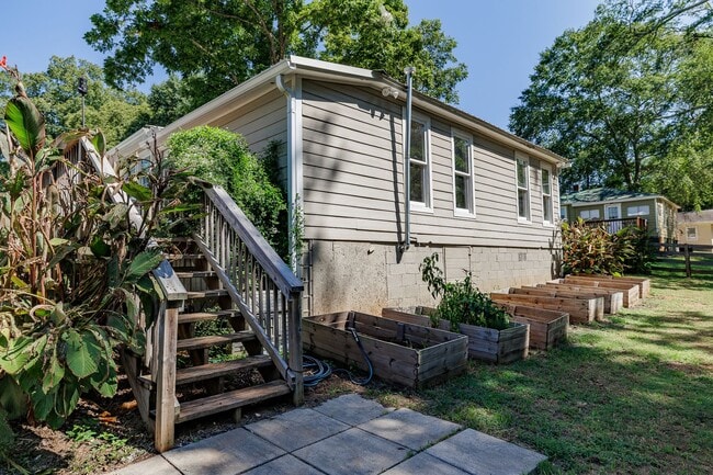 Building Photo - Beautiful Ranch Home in Prime Jefferson Location – Pet Friendly!