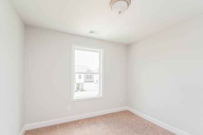 Building Photo - 438 Blue Robin Ln