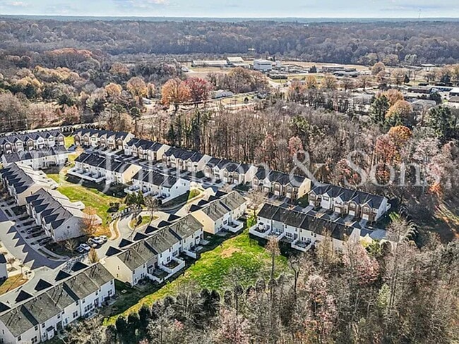 Building Photo - Wonderful location waiting for you