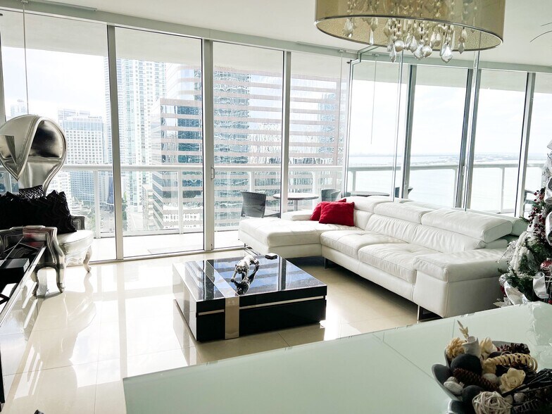 Building Photo - 1331 Brickell Bay Dr