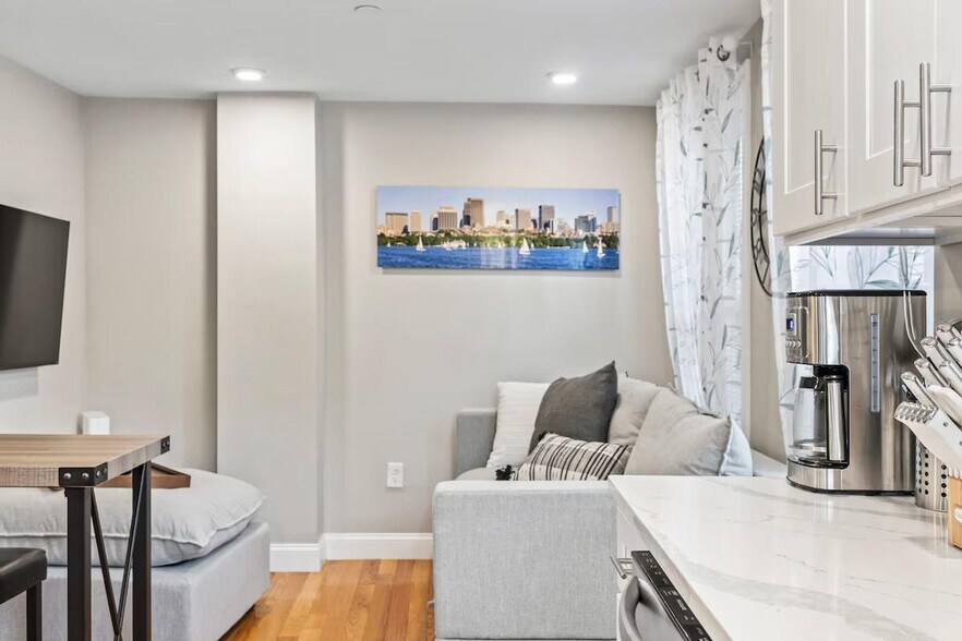 Building Photo - 169 Endicott St