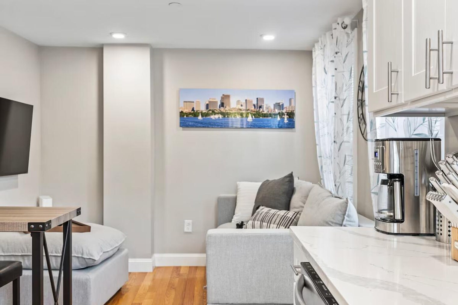 Building Photo - 169 Endicott St