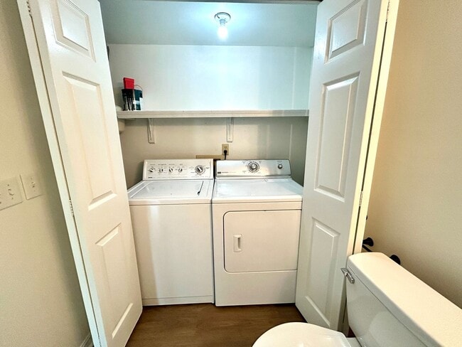 Building Photo - Well appointed 2 bed, 2.5 bath Townhouse