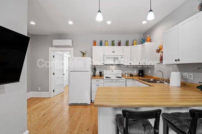 Building Photo - 3661 S Broadway St