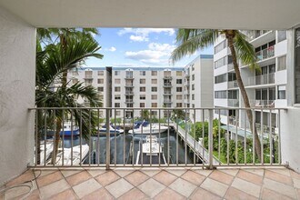 Building Photo - River Run Condo