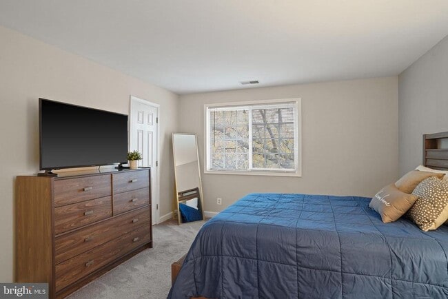 Building Photo - 1401 N Van Dorn St