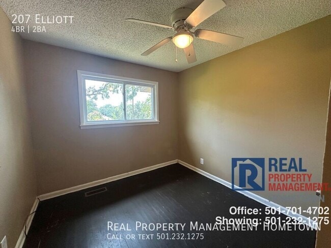 Building Photo - 207 Elliott-